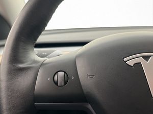 Tesla Model Y bild 17