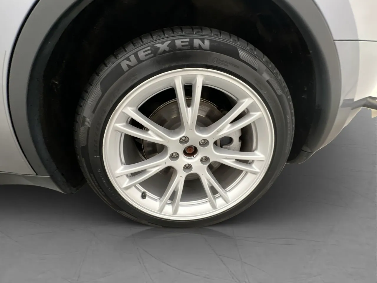 Vehicle image 32