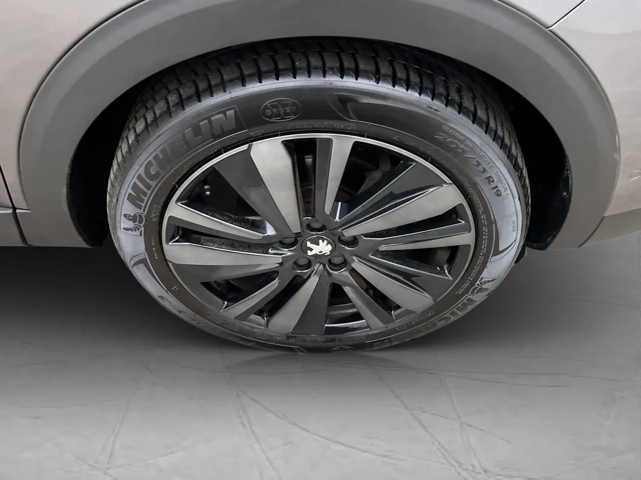 Vehicle image 33