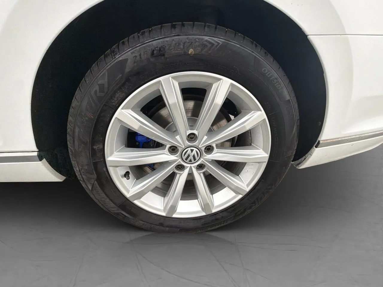 Vehicle image 32