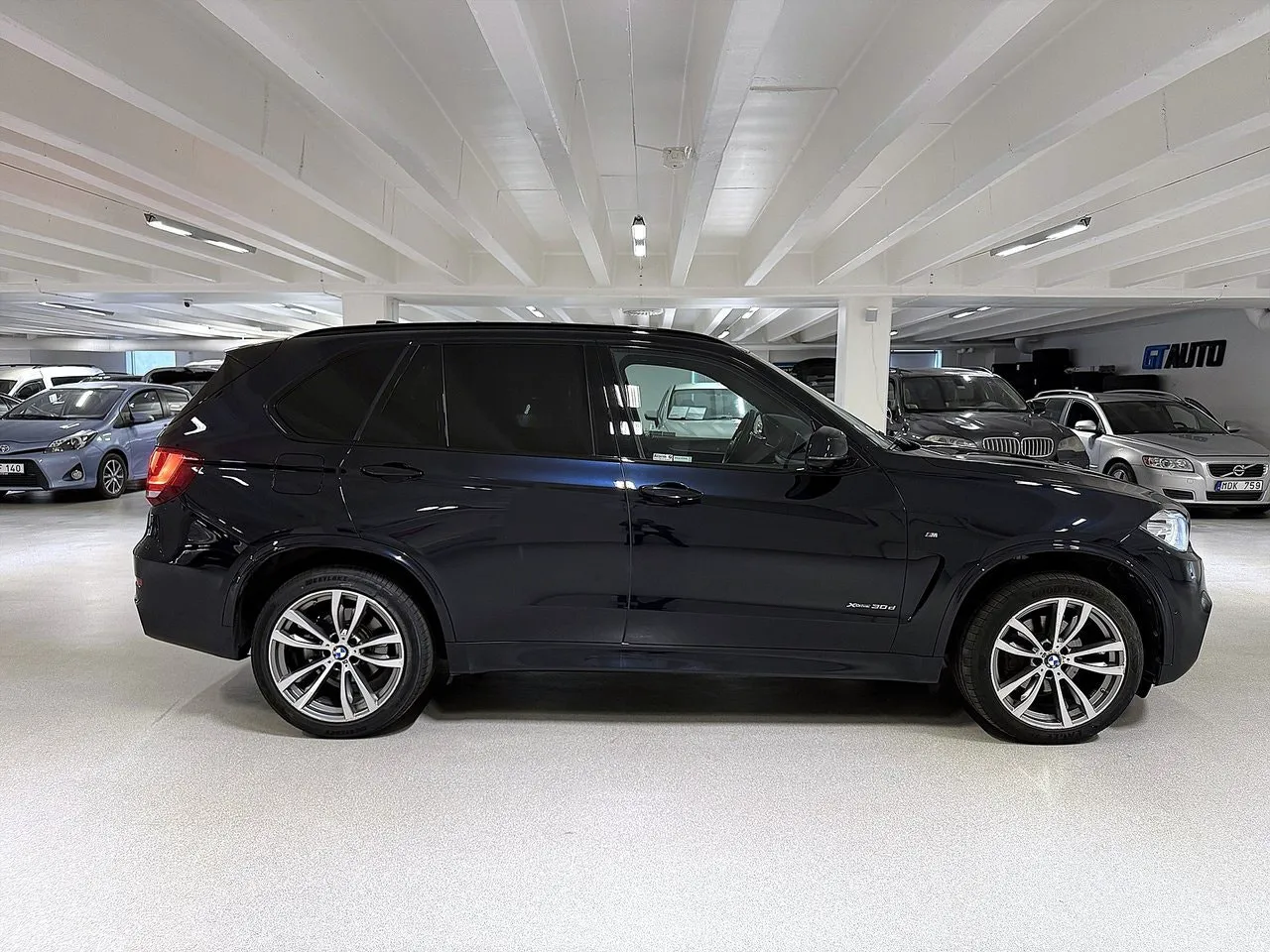 Vehicle image 3