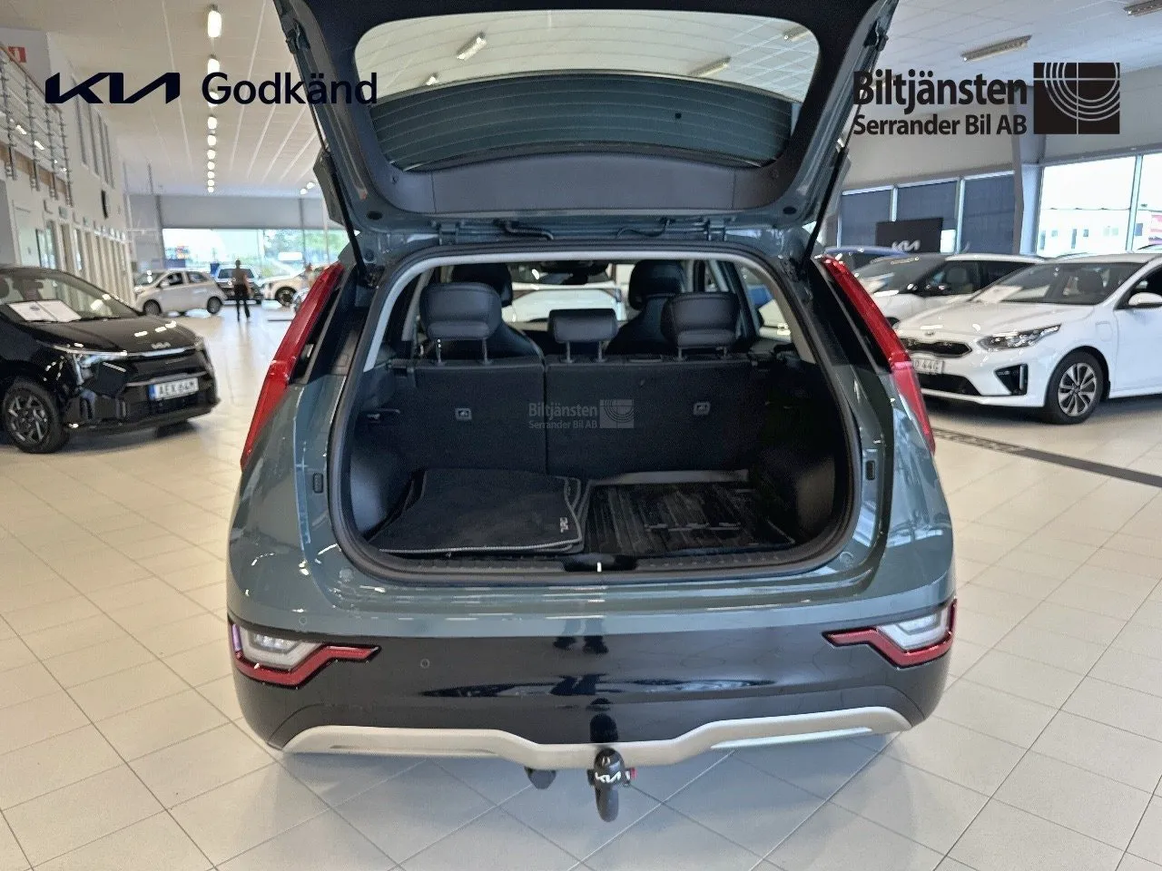 Vehicle image 13
