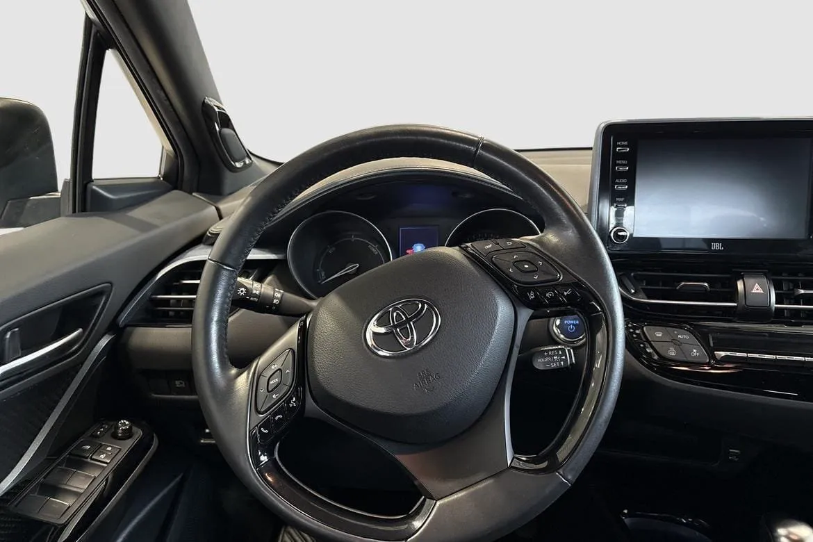 Vehicle image 10
