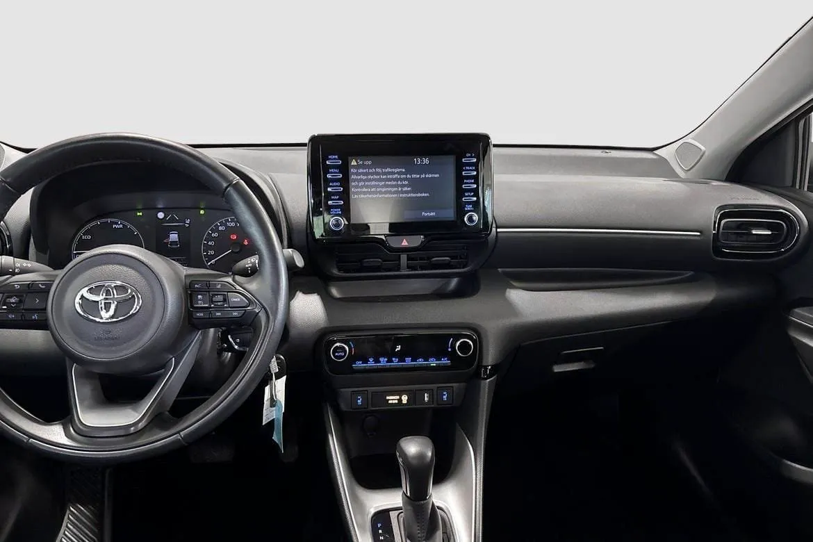 Vehicle image 10