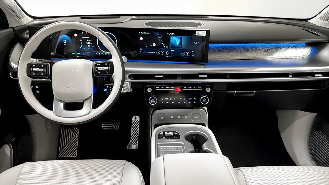 Vehicle image 3