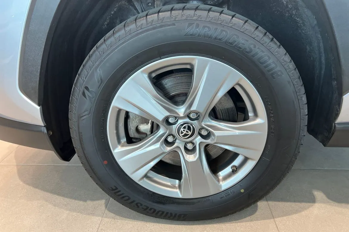Vehicle image 16