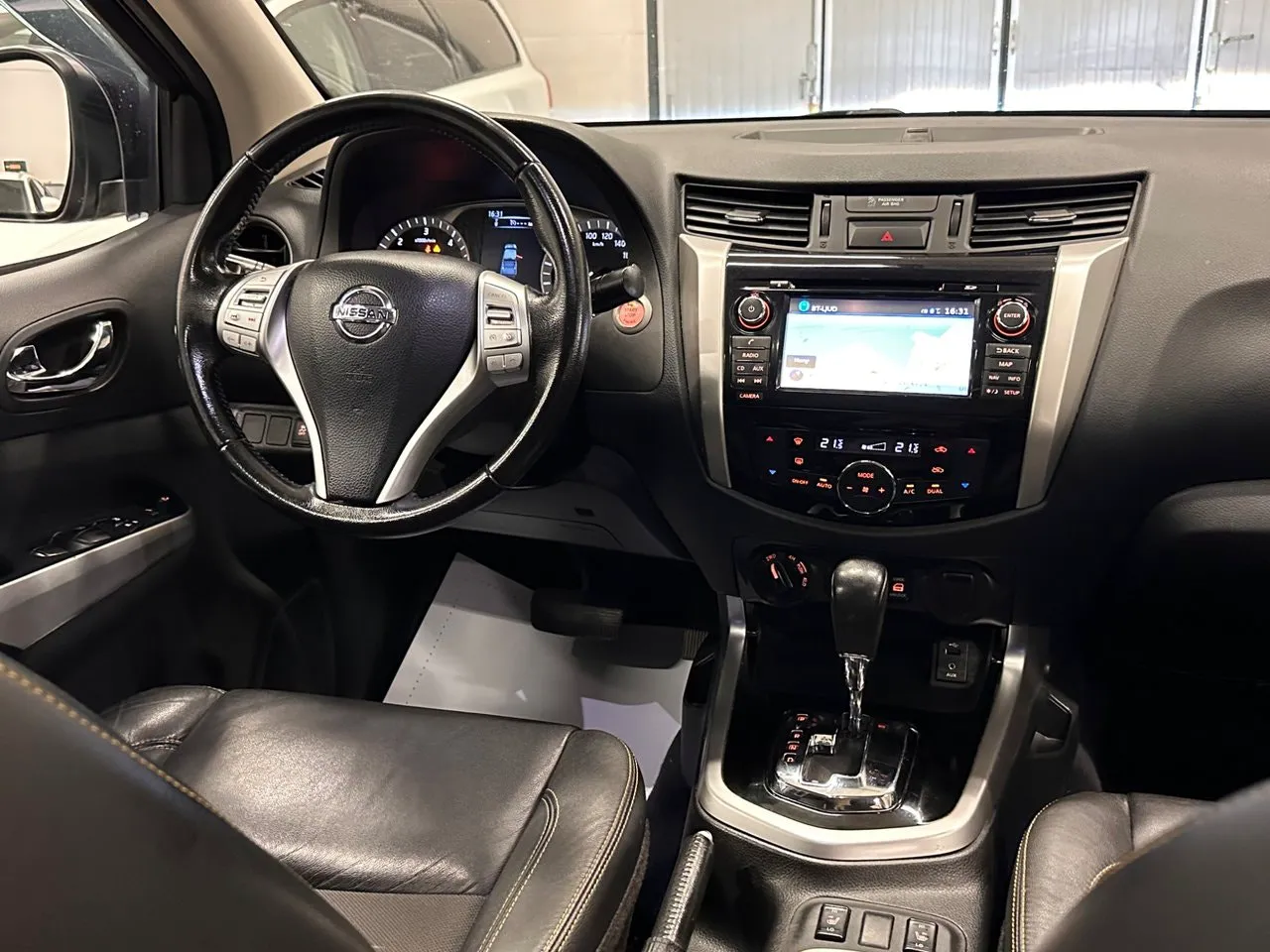 Vehicle image 16