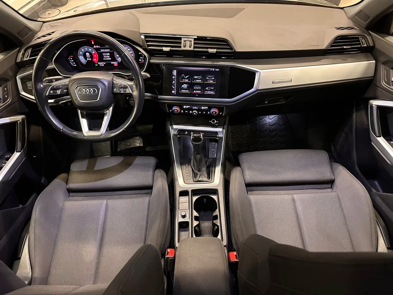 Vehicle image 16