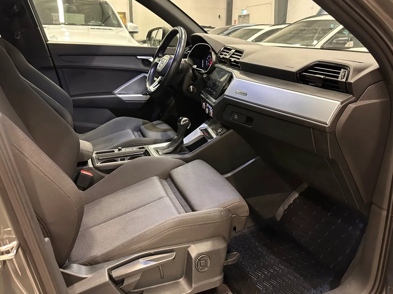 Vehicle image 21