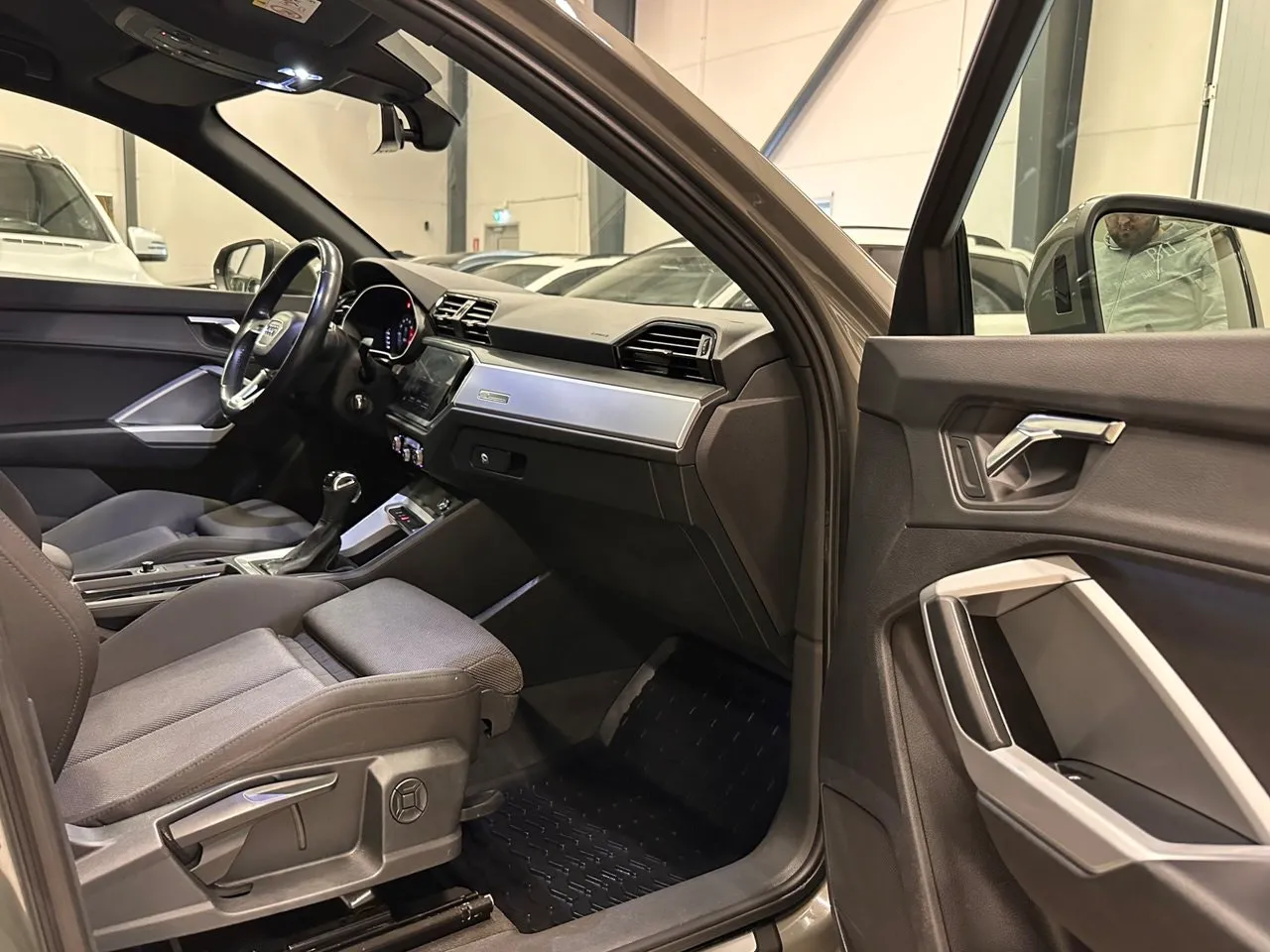 Vehicle image 22