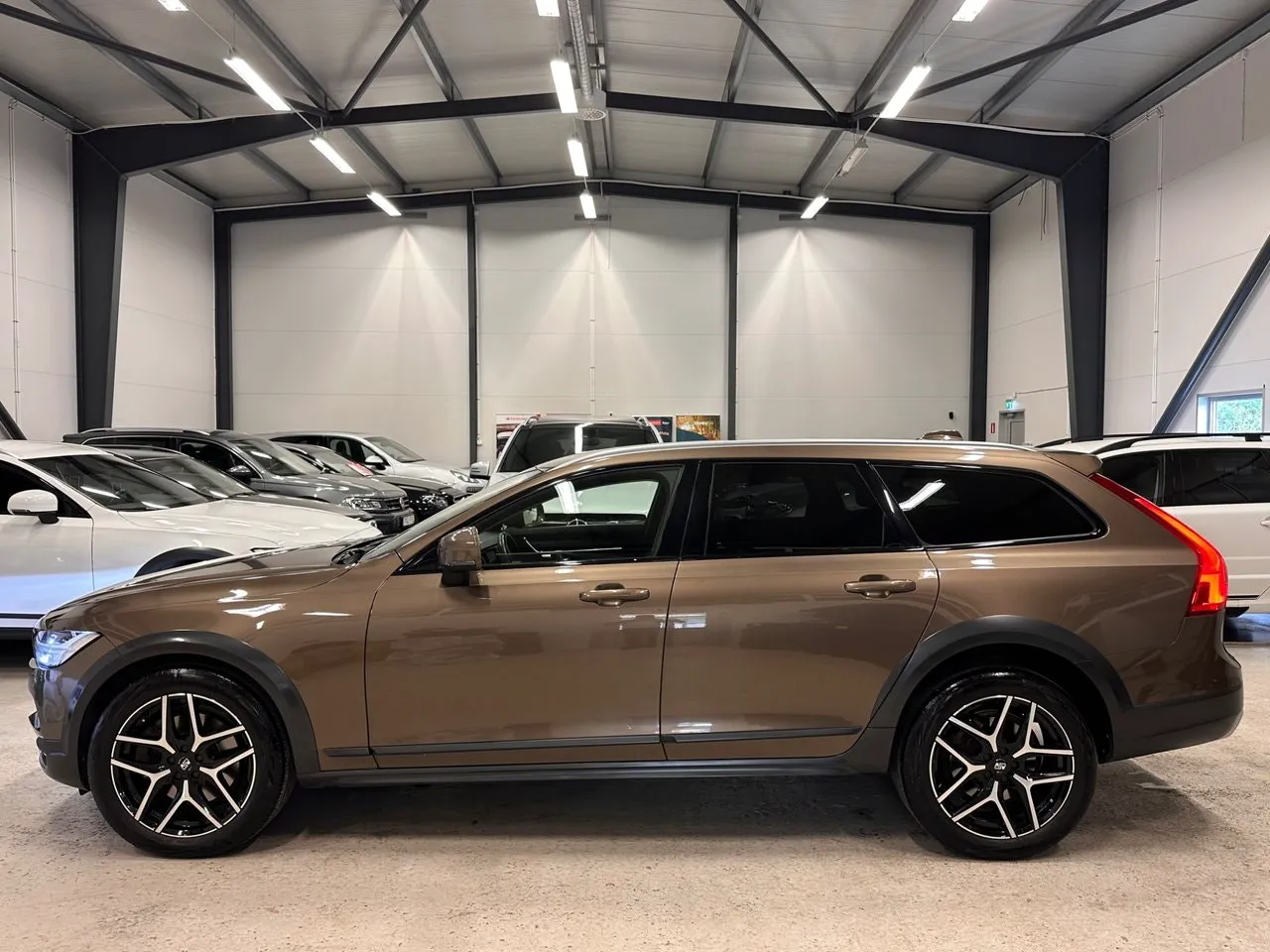 Vehicle image 6