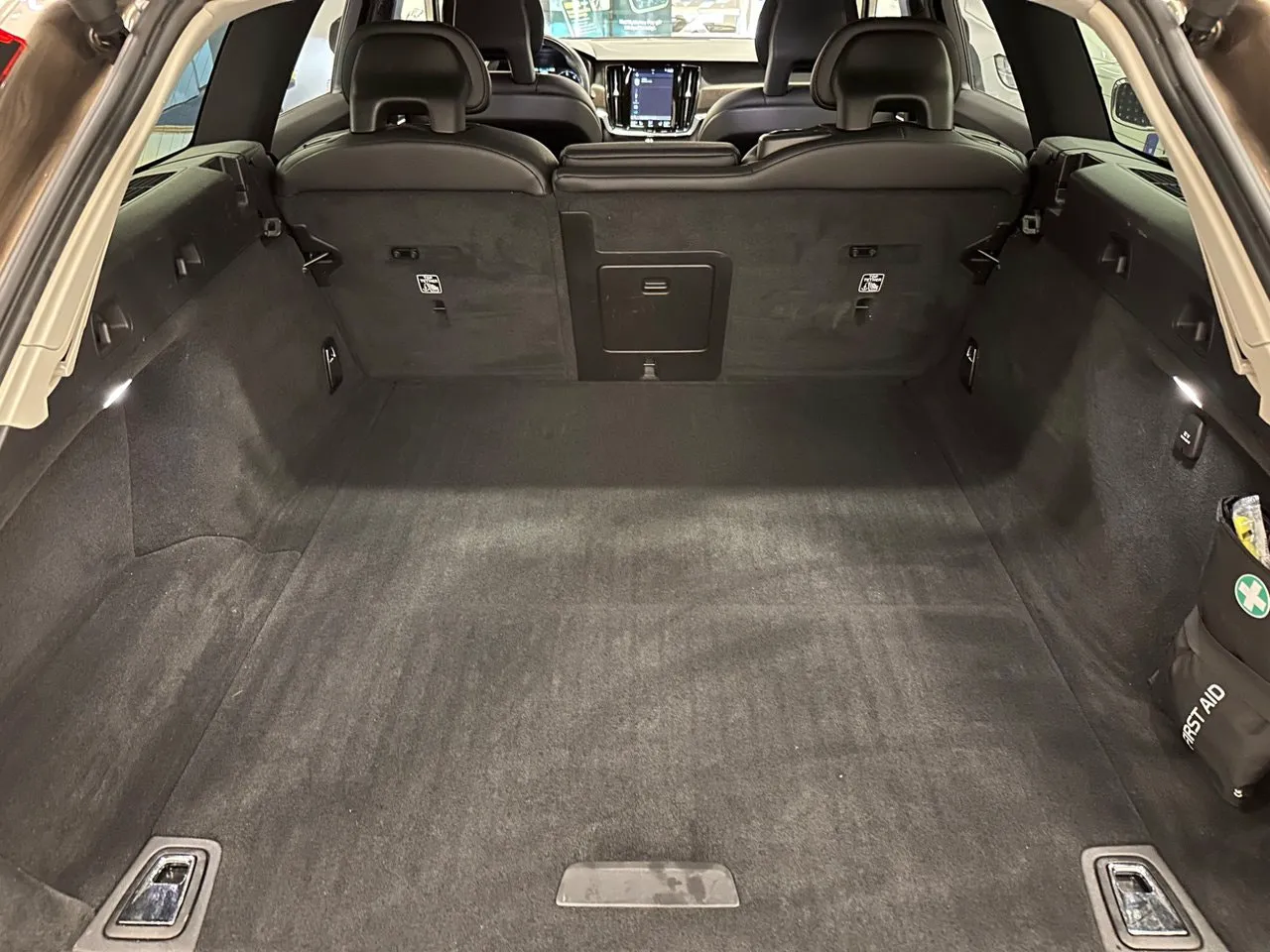 Vehicle image 32