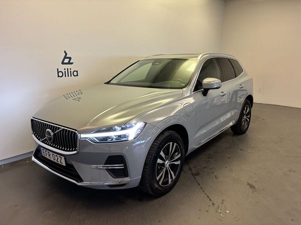 Volvo XC60 T6 Core Special Edition / Panoramatak / Dragkrok / Backkamera / Keyless / - 2025
