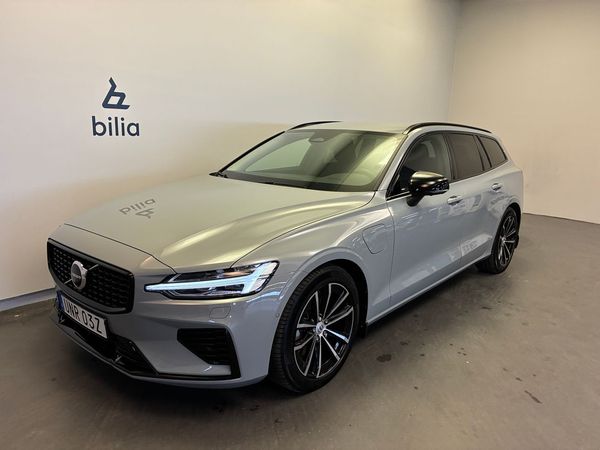 Volvo V60 T6 Plus Dark Nordic Edition / Dragkrok / Keyless / 360 Kamera / Harman/Kardon / - 2025