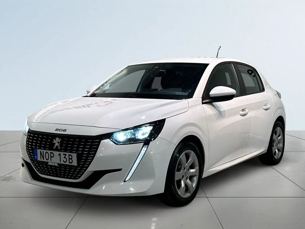 Vehicle image 15