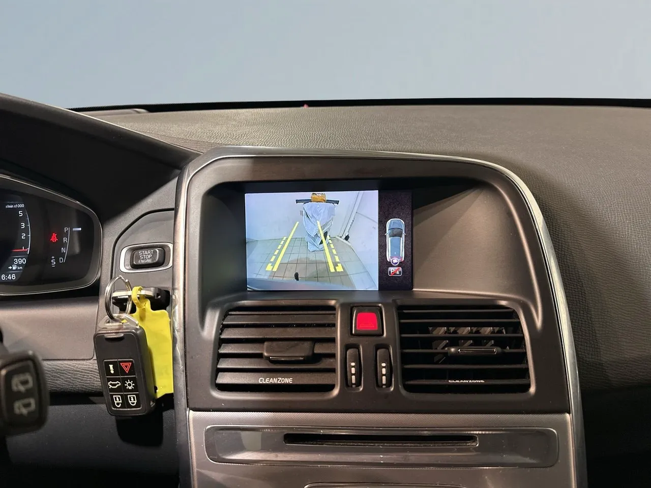 Vehicle image 14