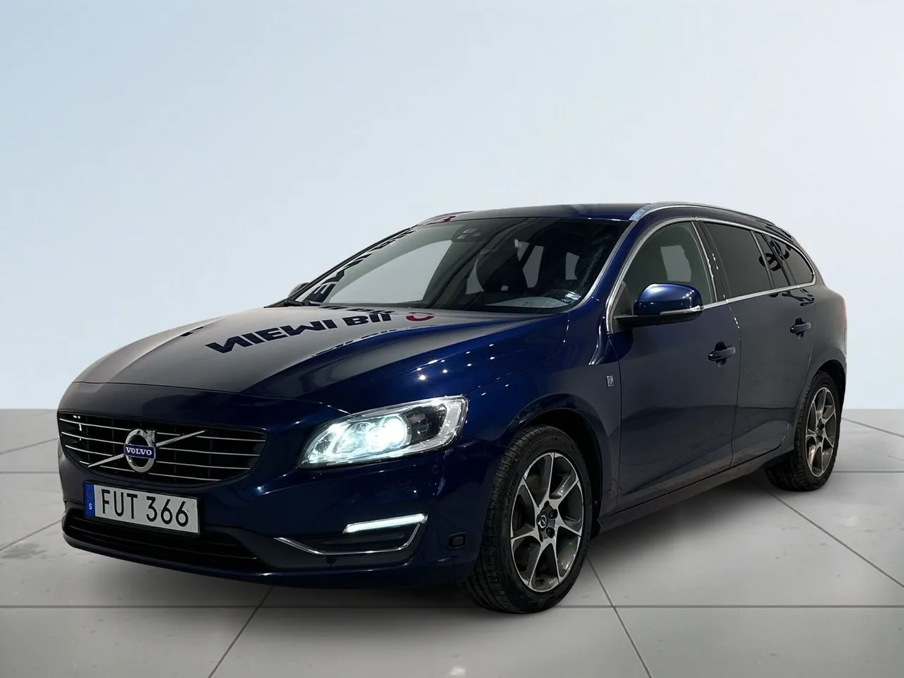 Vehicle image 15
