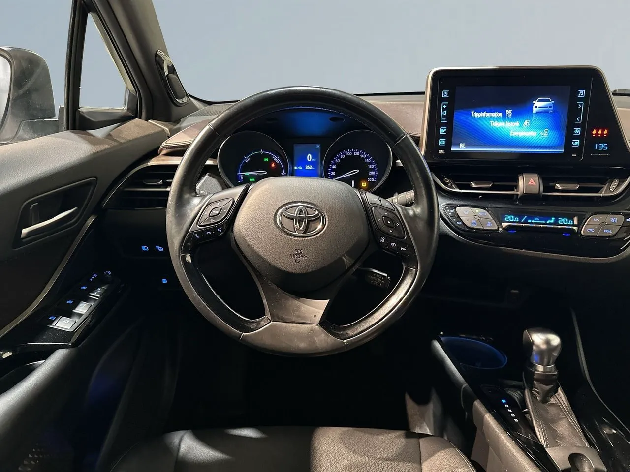 Vehicle image 8