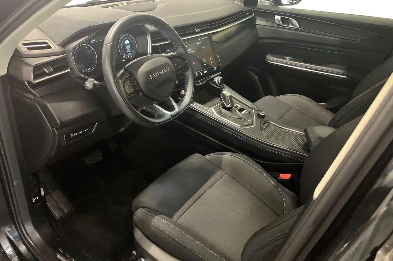 Vehicle image 19