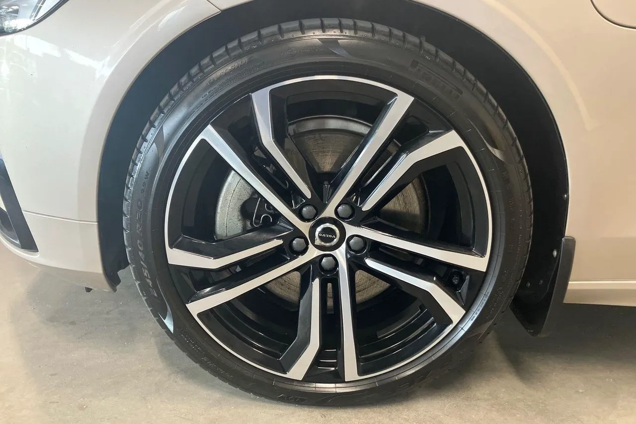 Vehicle image 20
