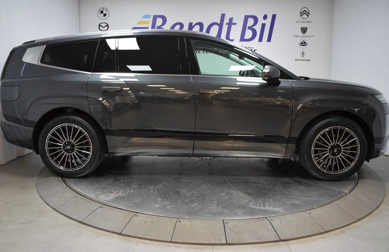 Vehicle image 19