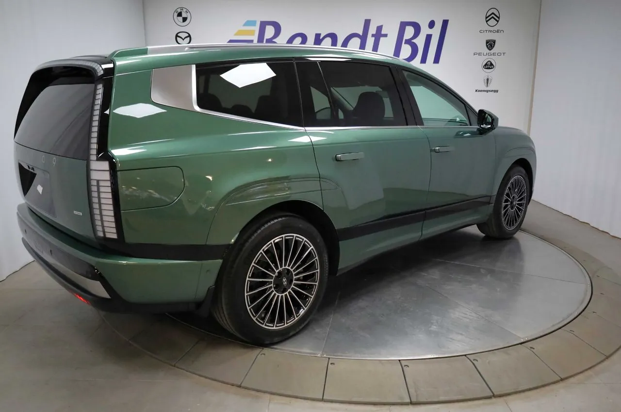 Vehicle image 14