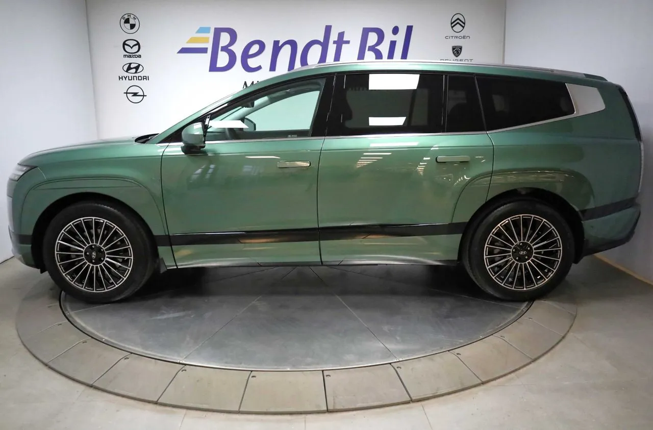 Vehicle image 4