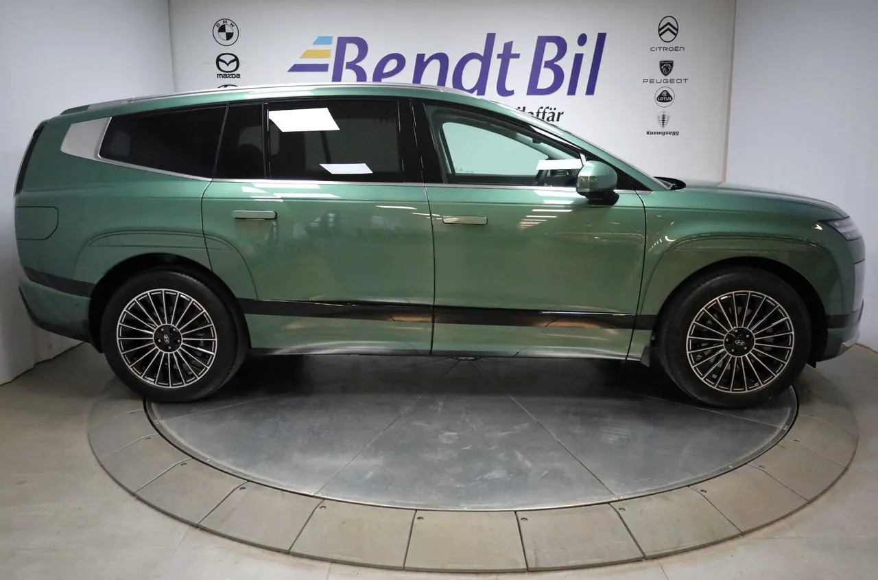 Vehicle image 16