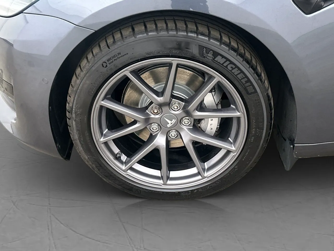 Vehicle image 32