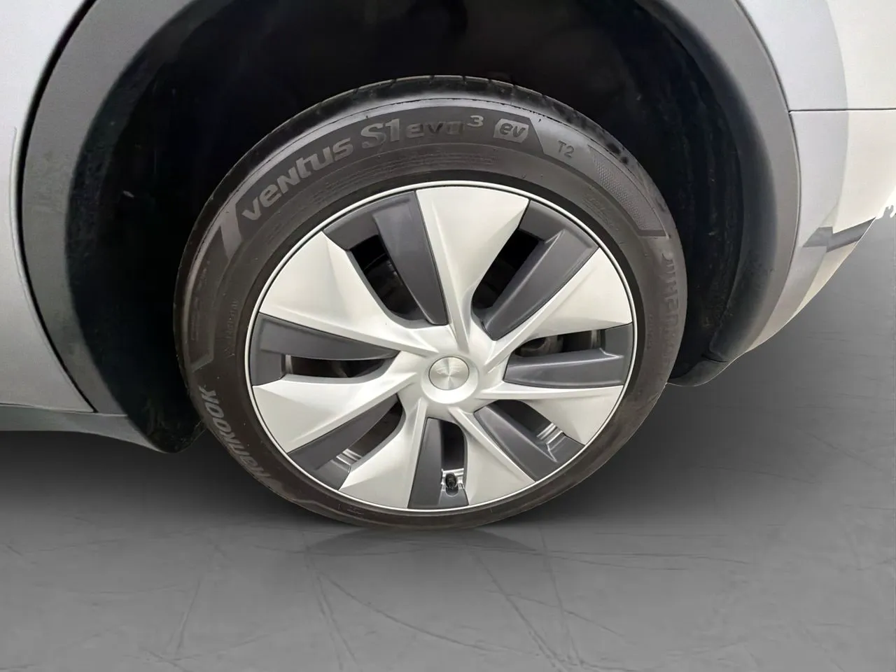 Vehicle image 32