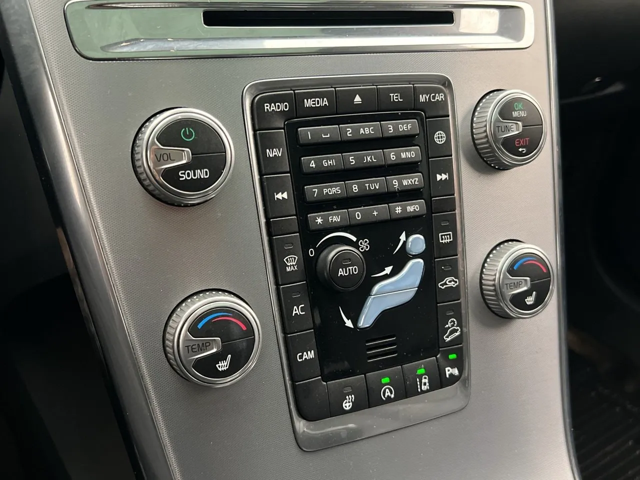 Vehicle image 28