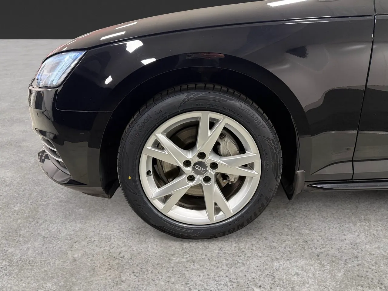Vehicle image 14
