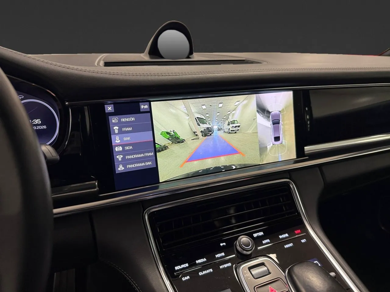 Vehicle image 15