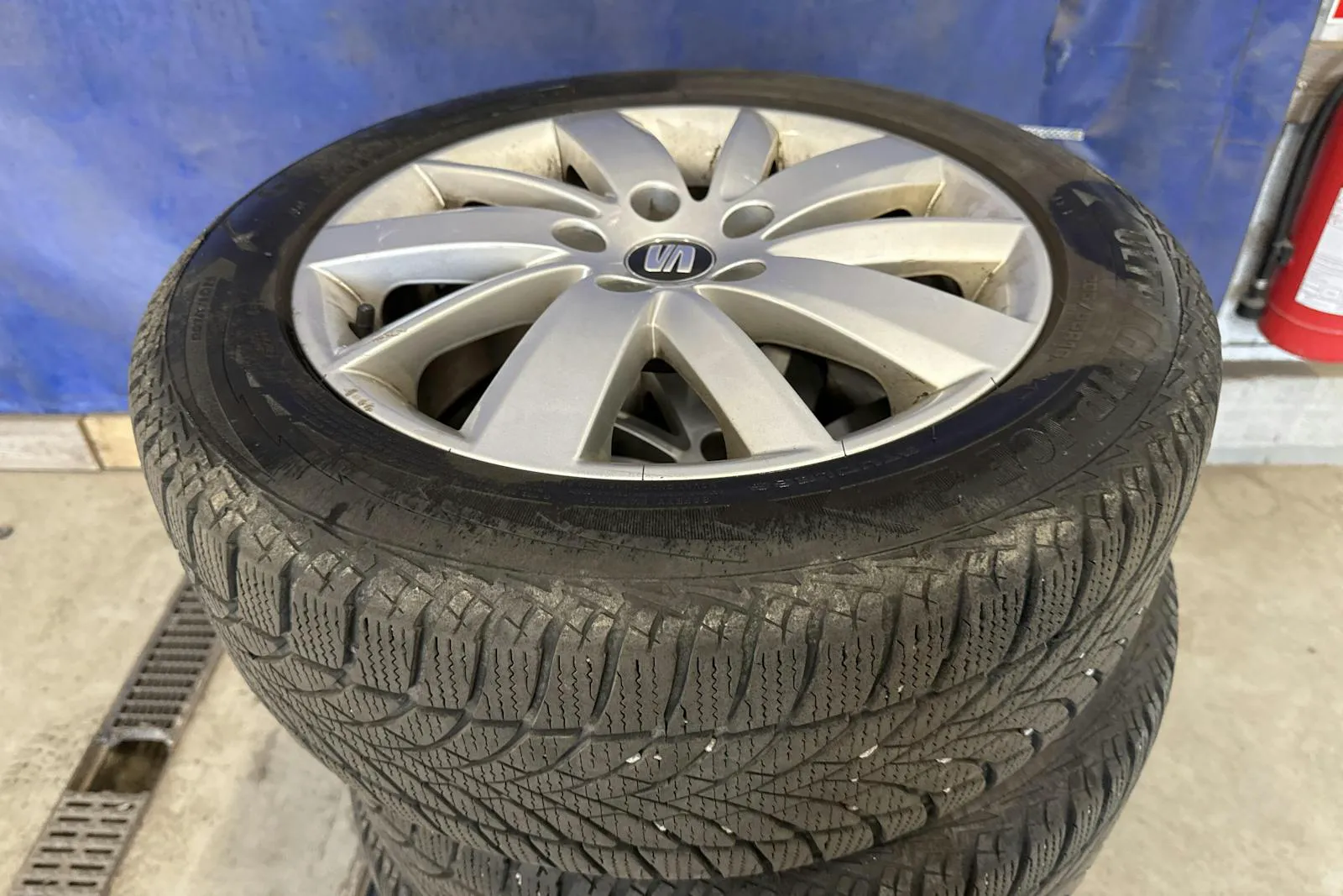 Vehicle image 16