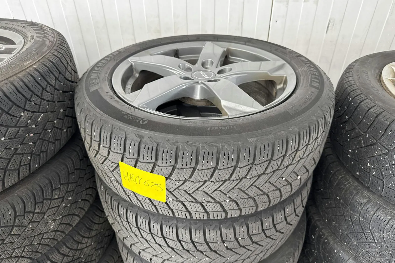 Vehicle image 19