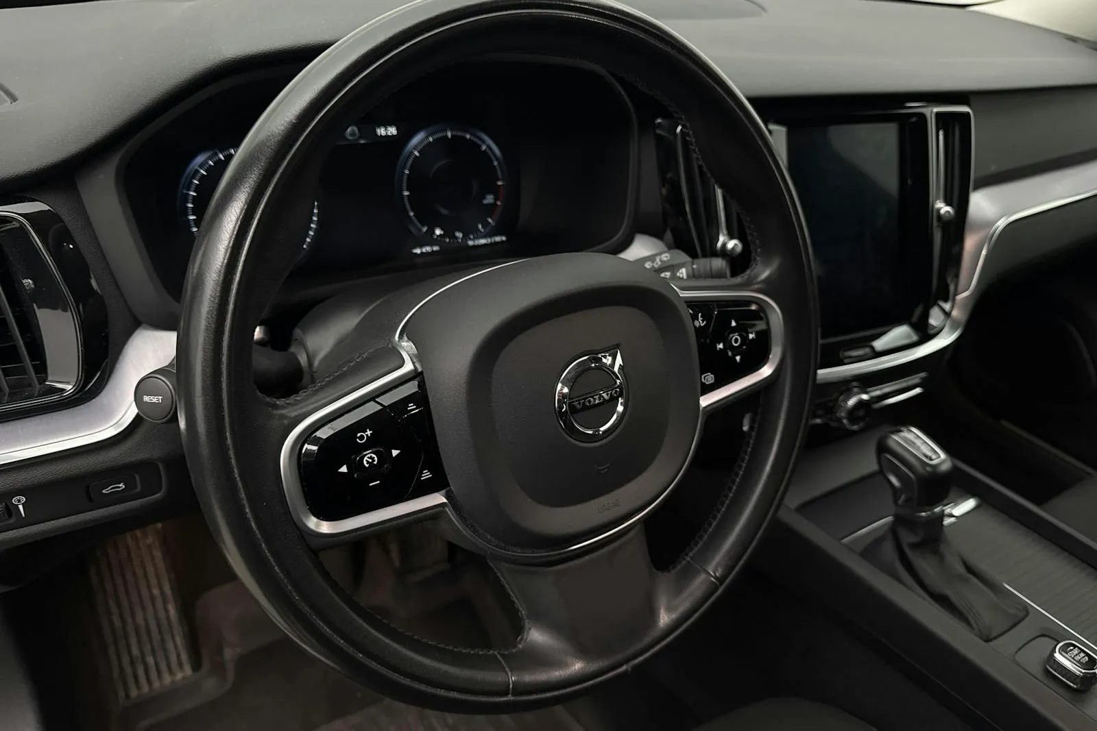 Vehicle image 18
