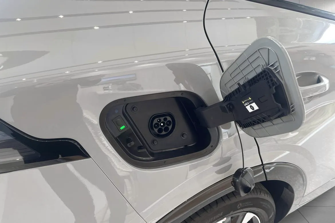 Vehicle image 19