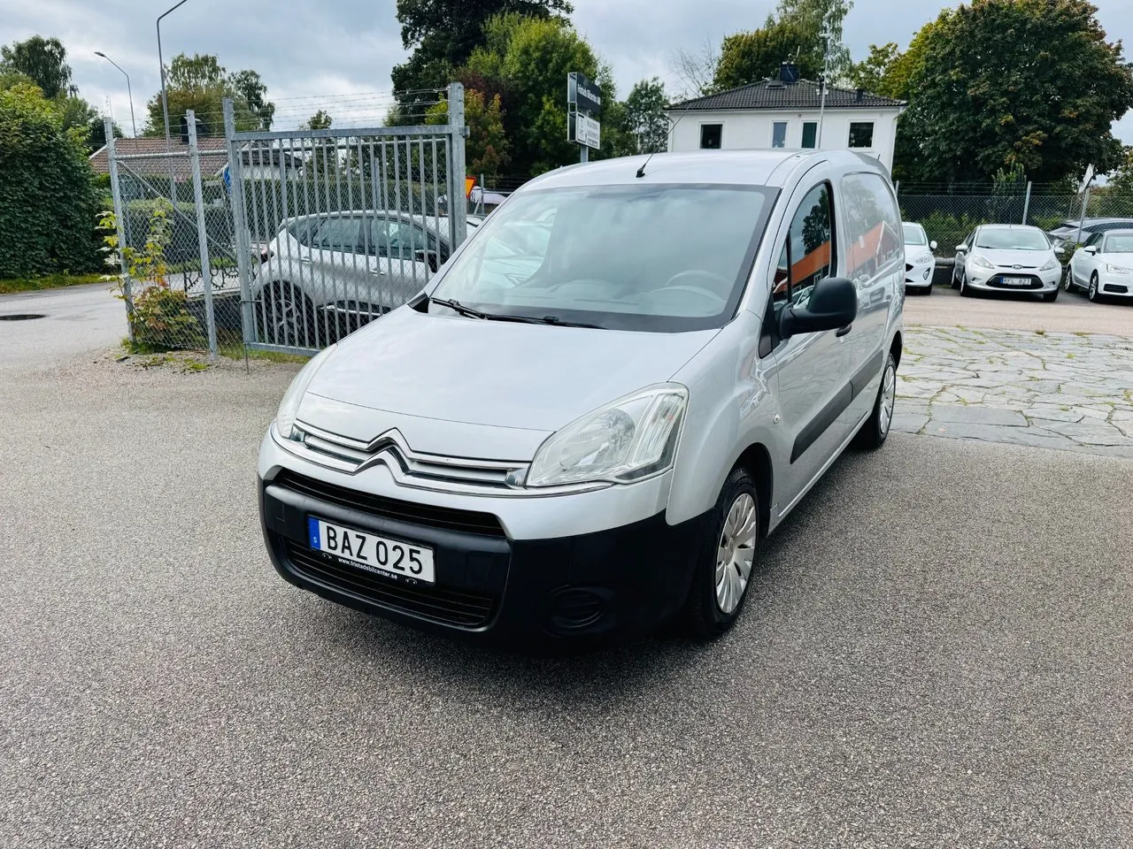 Vehicle image 1