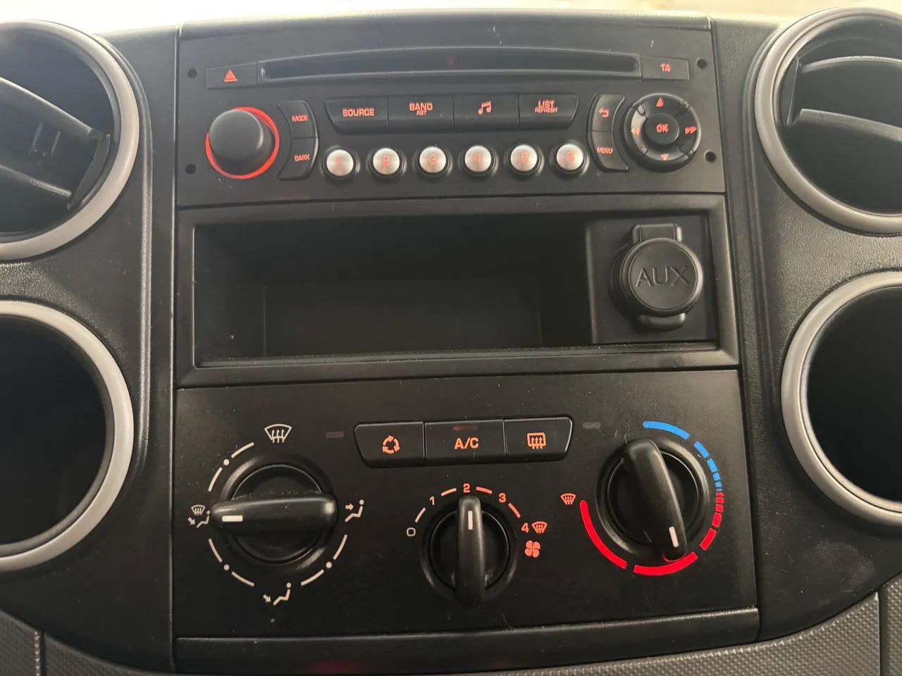 Vehicle image 21