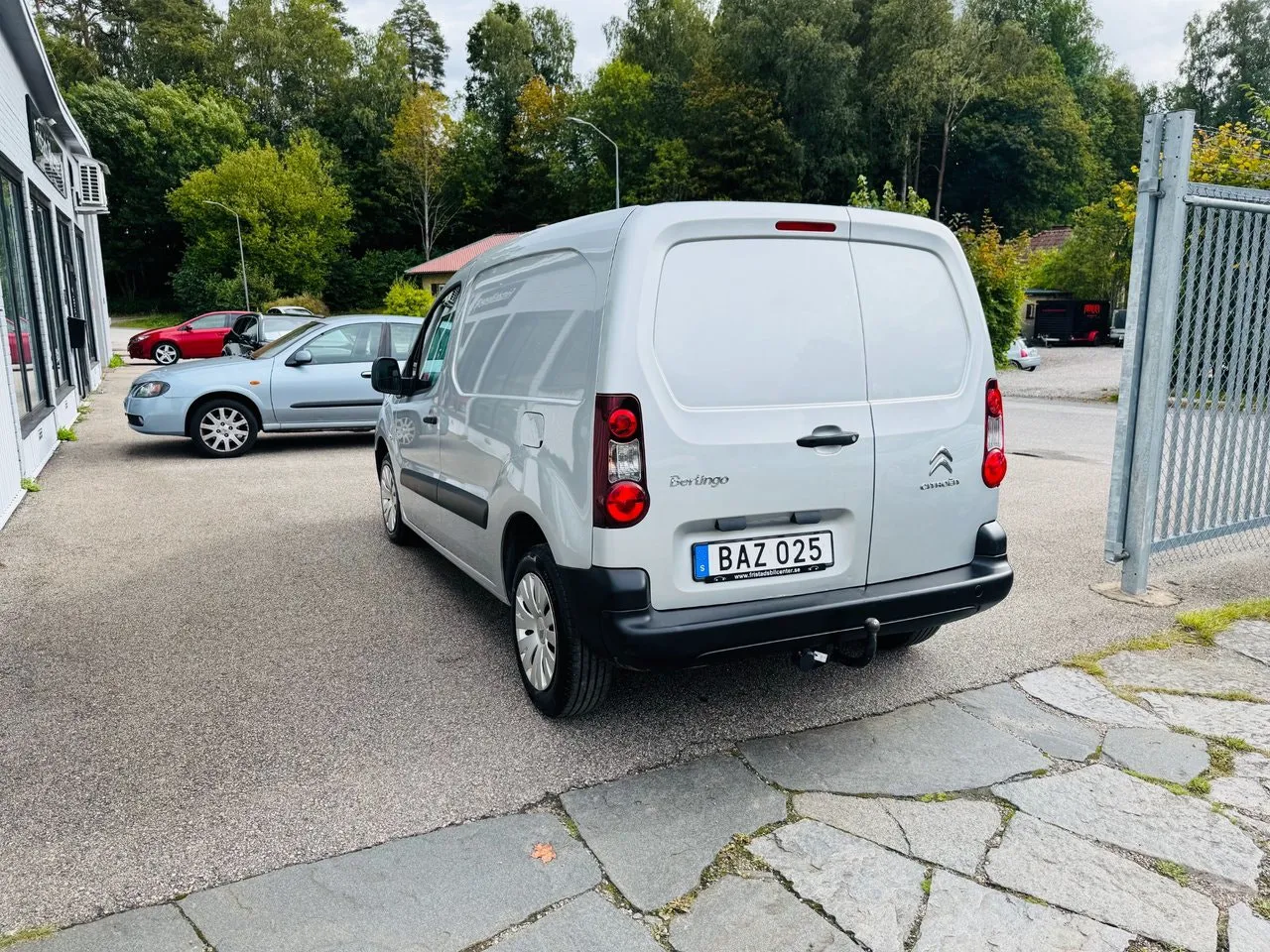 Vehicle image 3