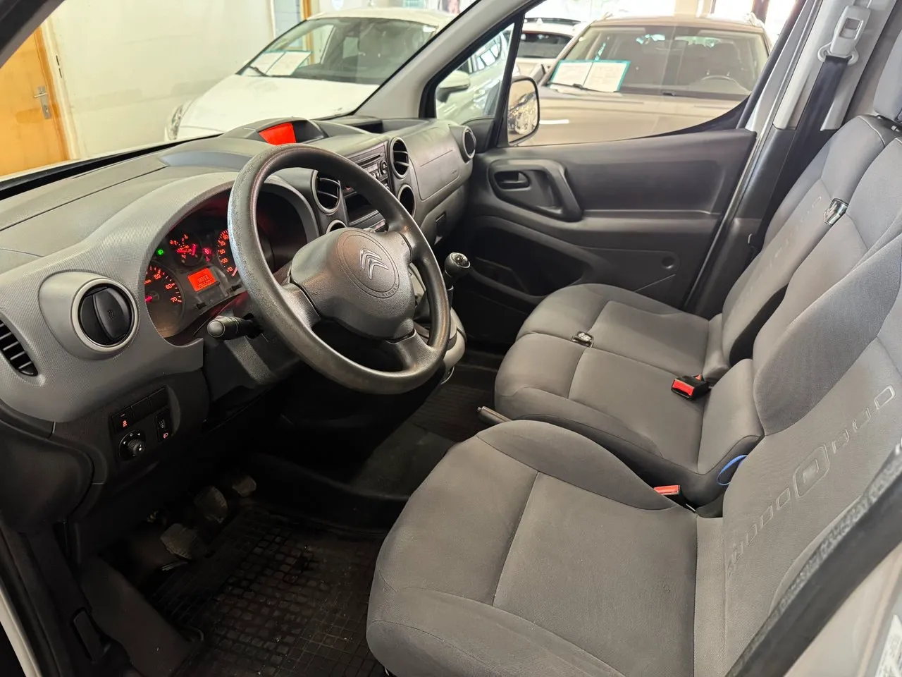 Vehicle image 17