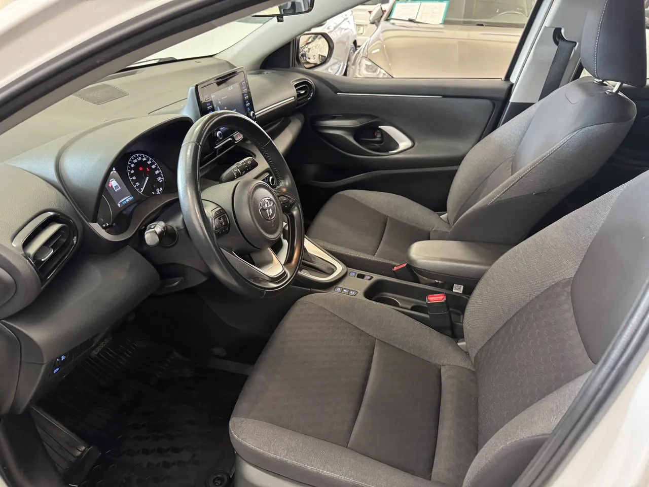 Vehicle image 19