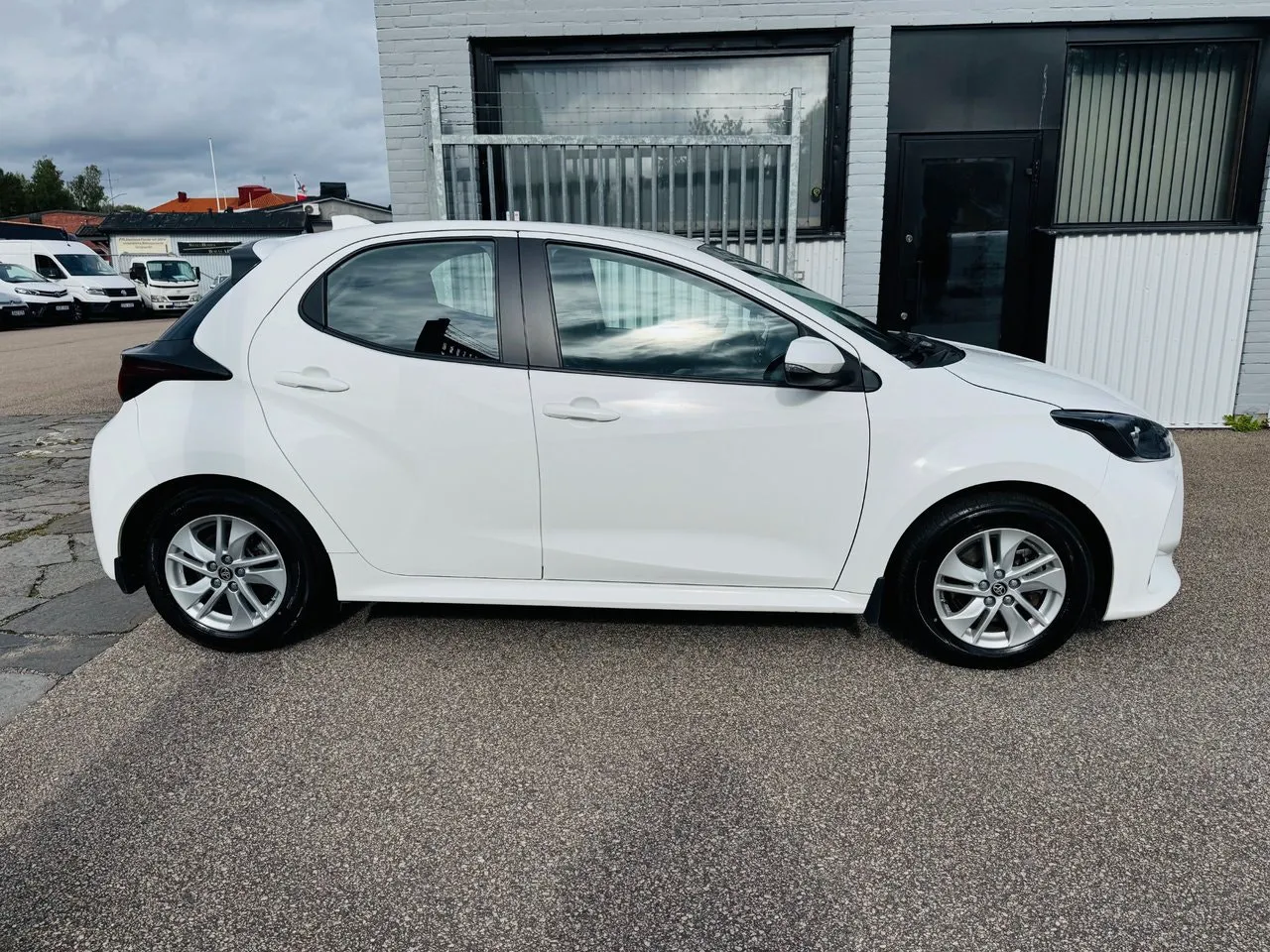 Vehicle image 9