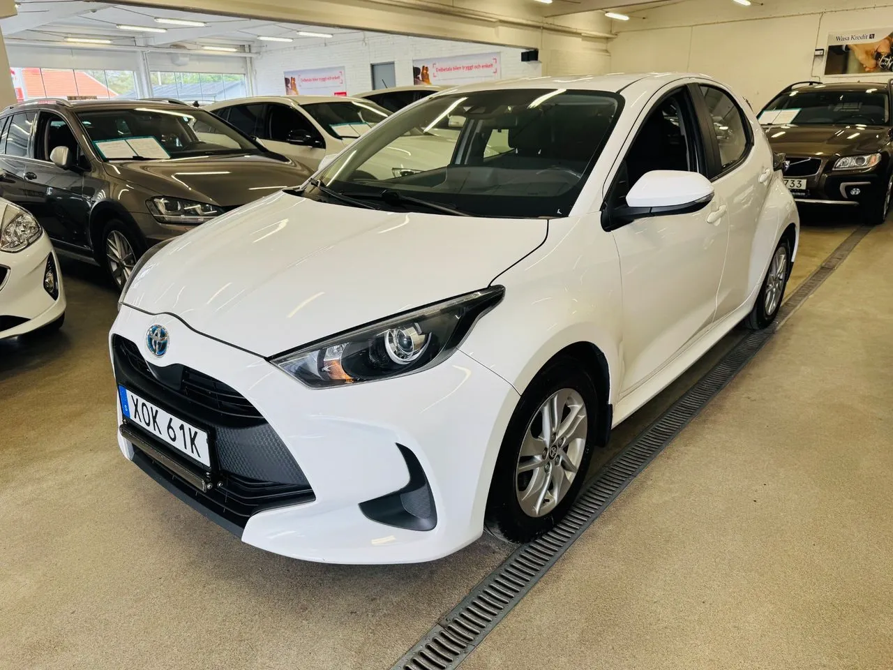 Vehicle image 13