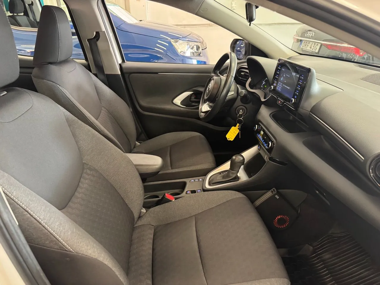 Vehicle image 16