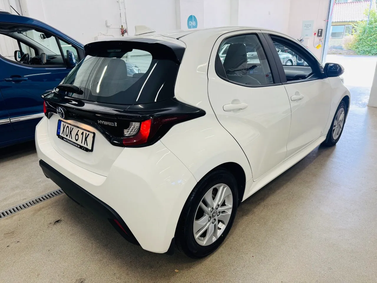 Vehicle image 14
