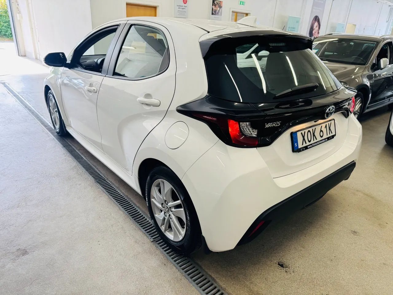 Vehicle image 15