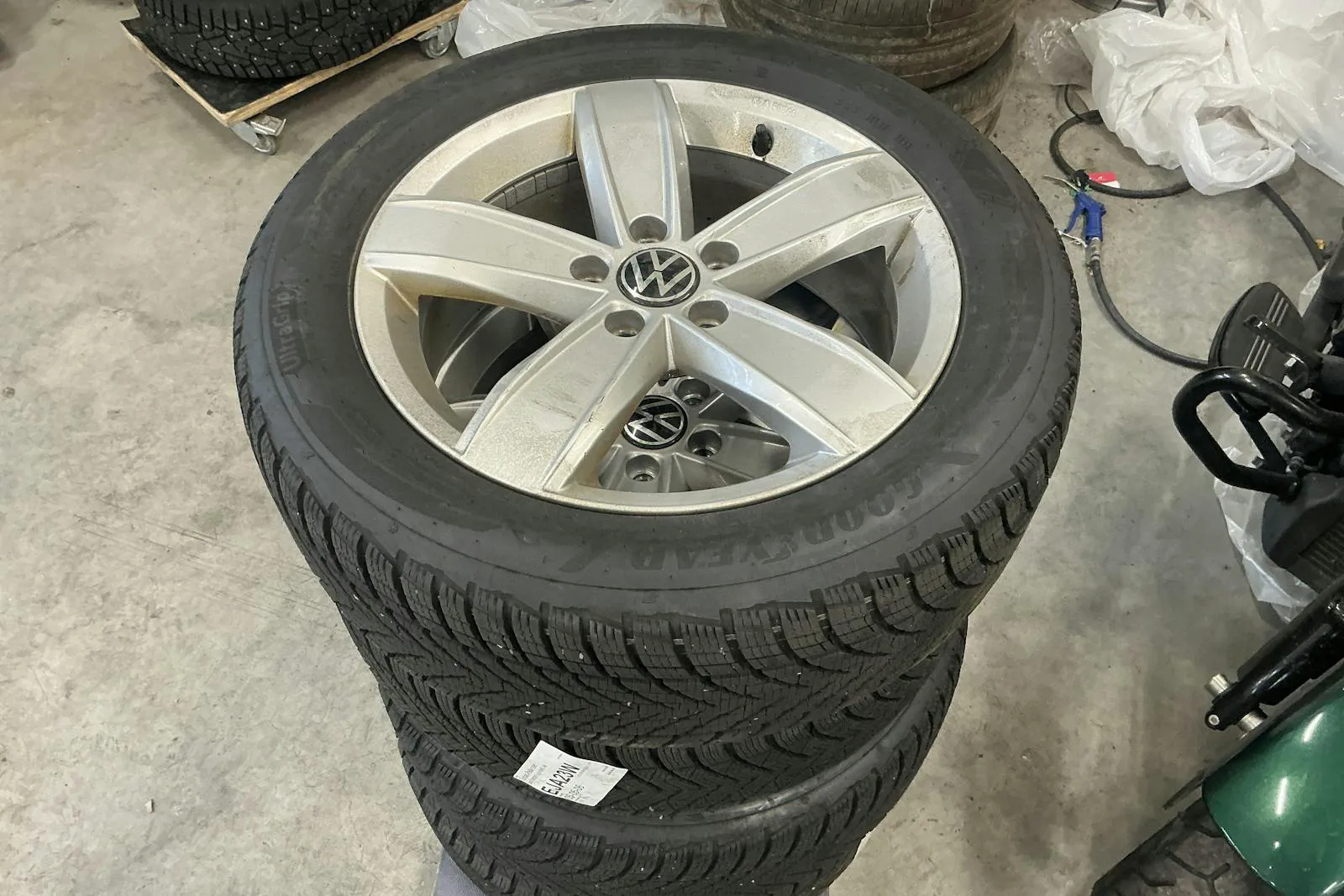 Vehicle image 16