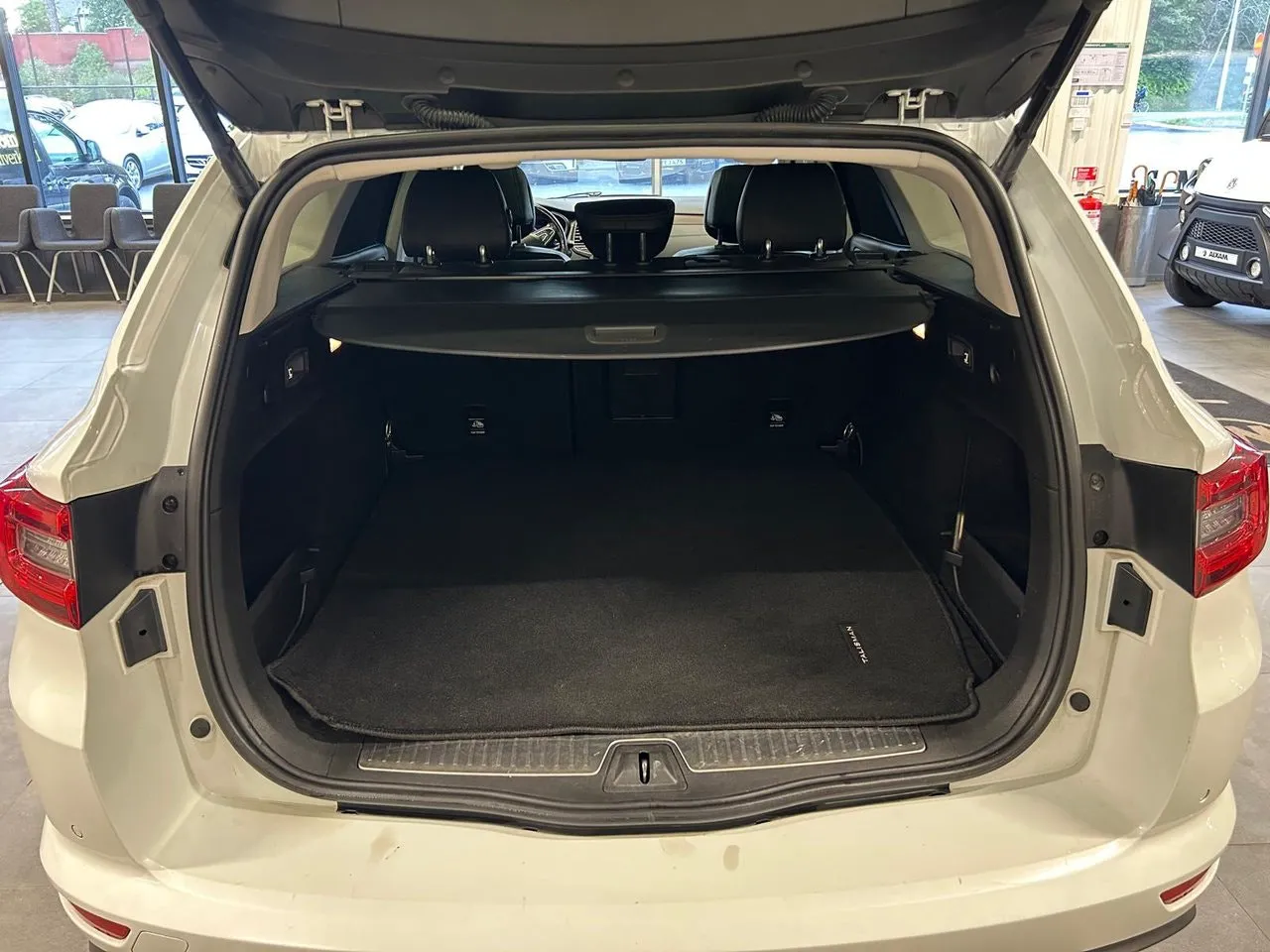 Vehicle image 6