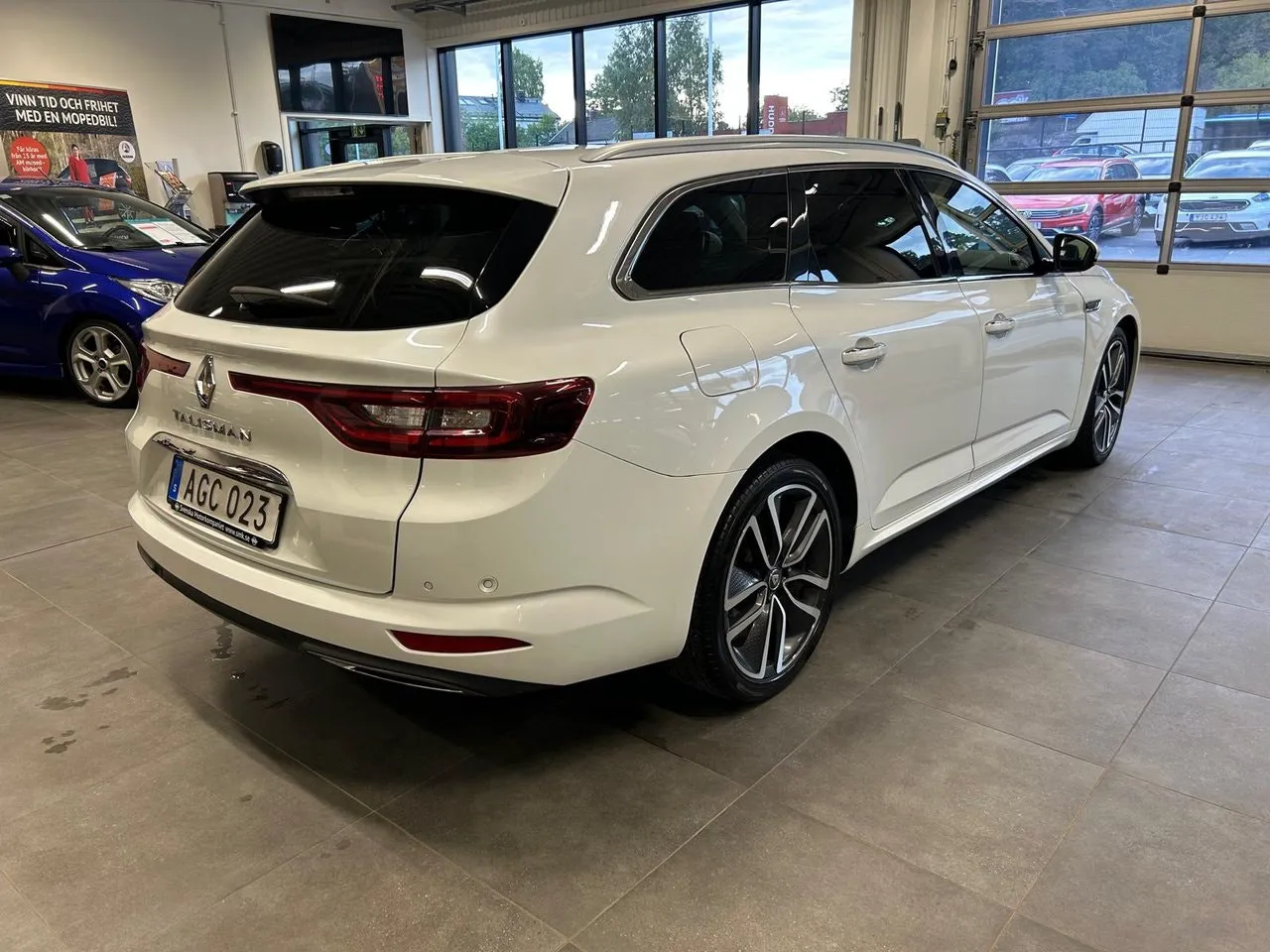 Vehicle image 7